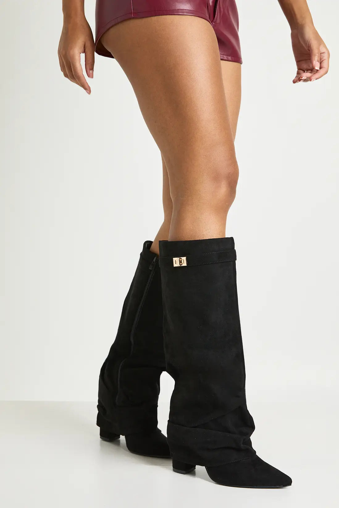 Botas Slouch Femininas | Bico Pontiagudo e Salto Baixo