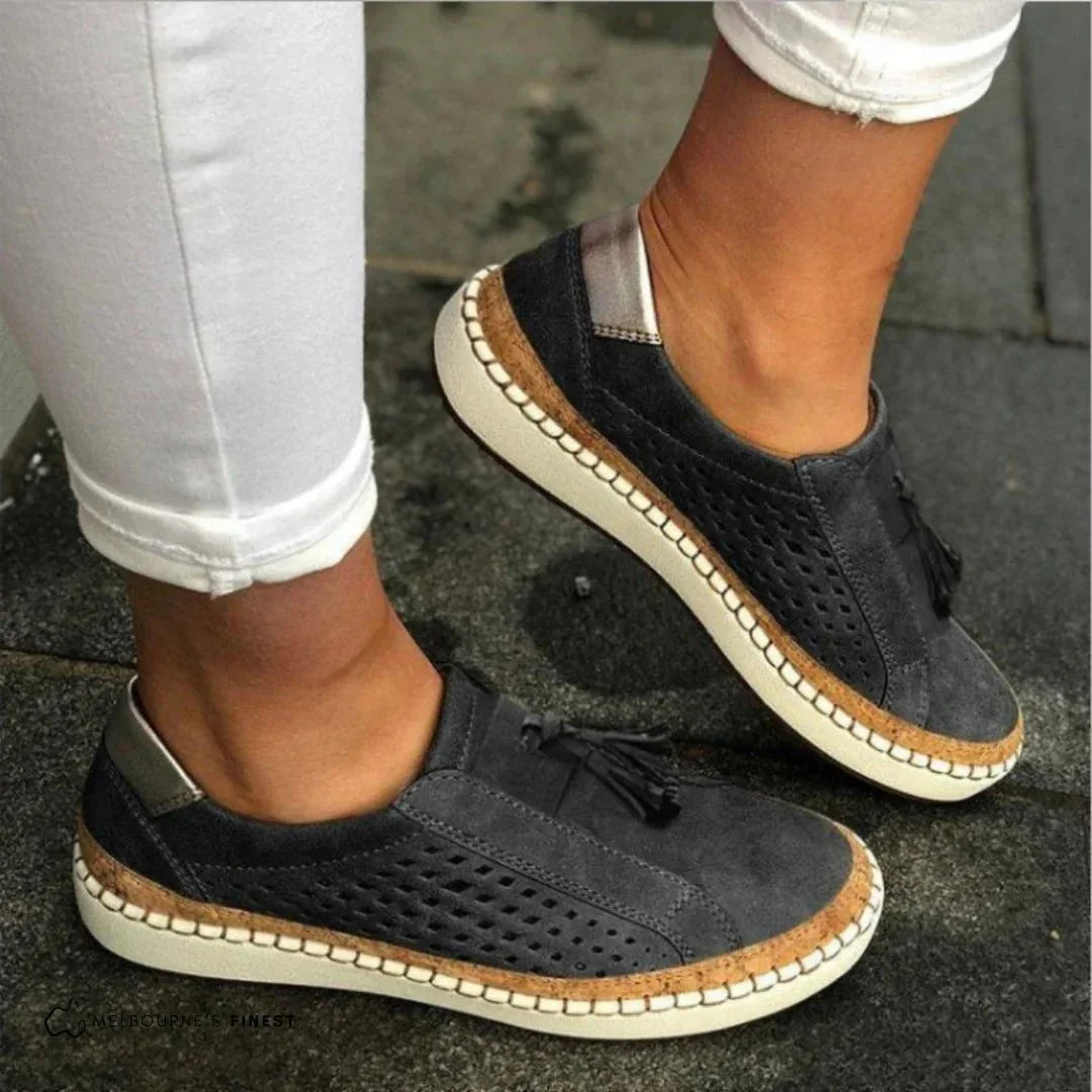 Mulher Ténis Slip-On Perfurado com Borla