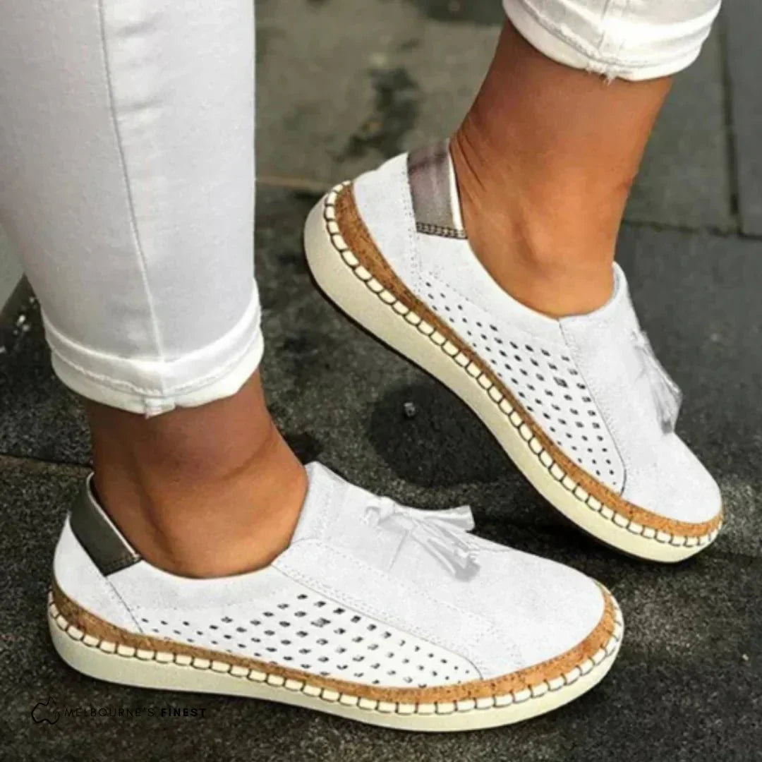 Mulher Ténis Slip-On Perfurado com Borla
