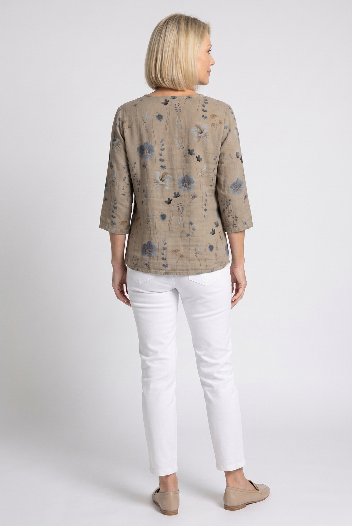 Veda | Blusa Feminina Floral Decote V Manga Três Quartos