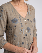 Veda | Blusa Feminina Floral Decote V Manga Três Quartos